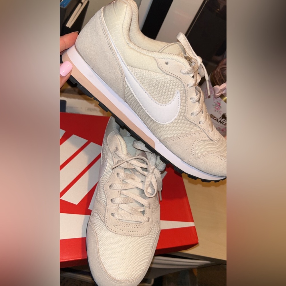 NIKE: Women’s MD Runner 2 “Phantom Light Cream” size 9 1/2!🏃🏽‍♀️👟✨